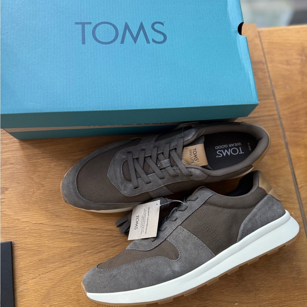 TOMS Trvl Lite Retro in Green and Tan